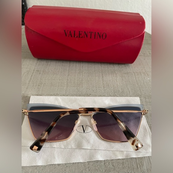 Valentino Cateye Sunglasses 🕶️ - Picture 5 of 6